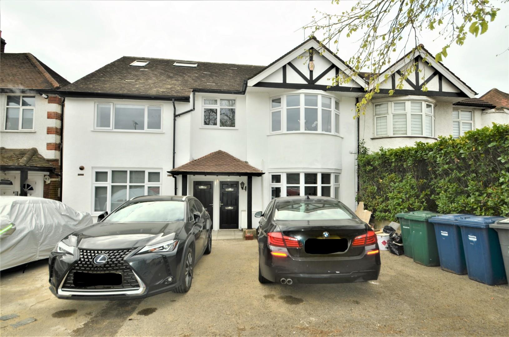 Goodwyn Avenue, Mill Hill